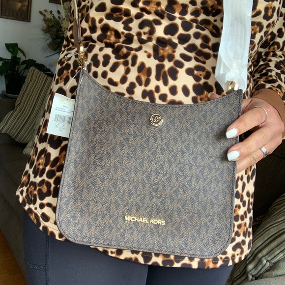 Authentic MICHAEL KORS Signature leather snap magnetic top Crossbody - Picture 3 of 15